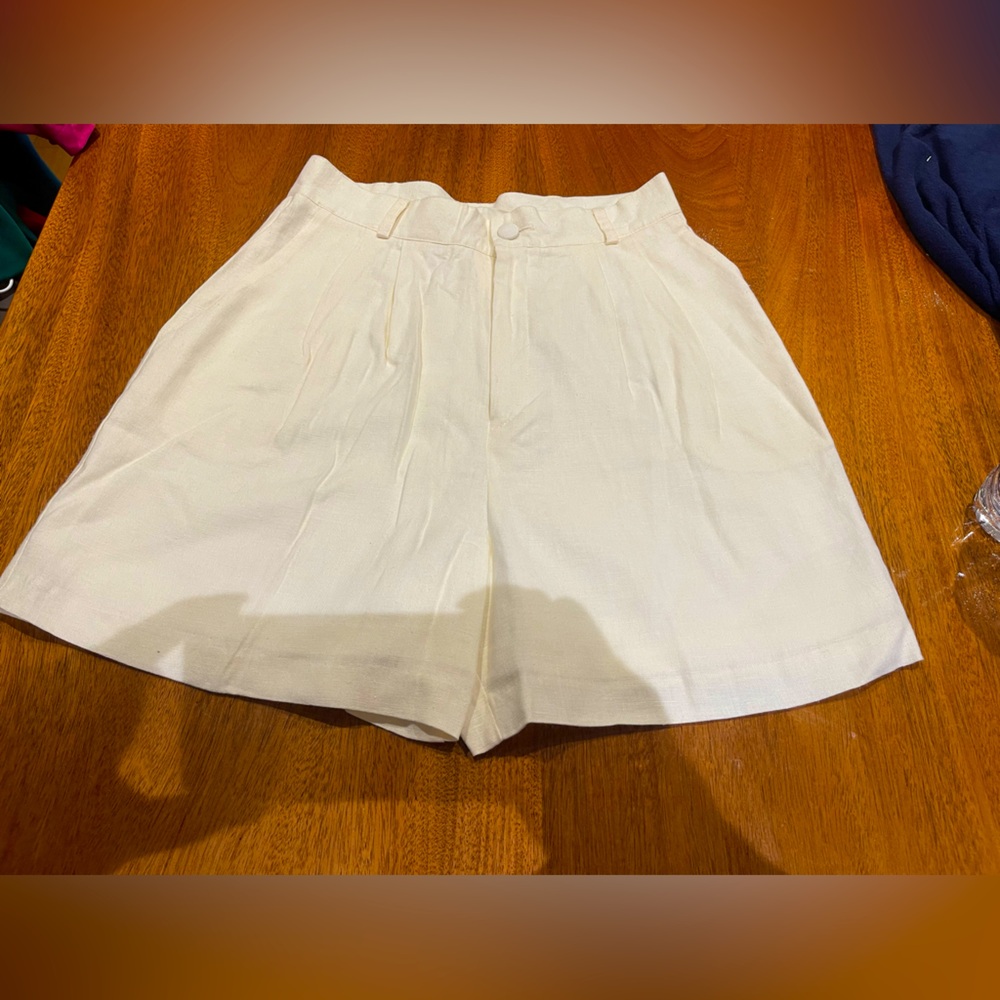 Cline & Kolarek pale yellow shorts size 12